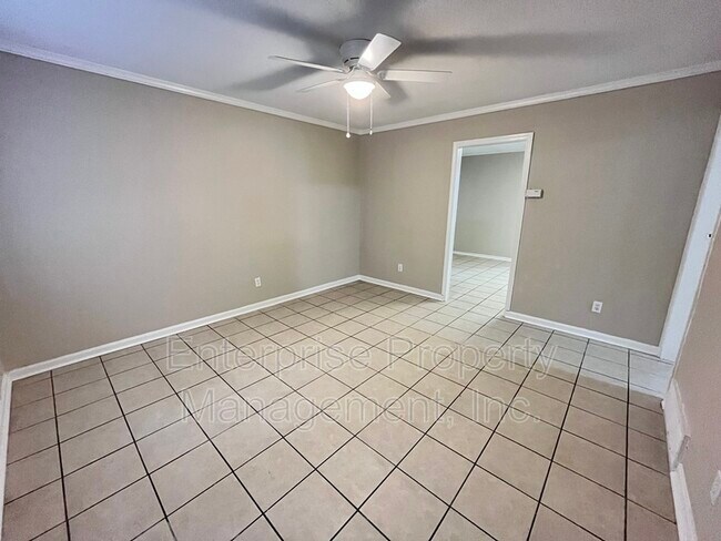Building Photo - 424 Deerskin Dr