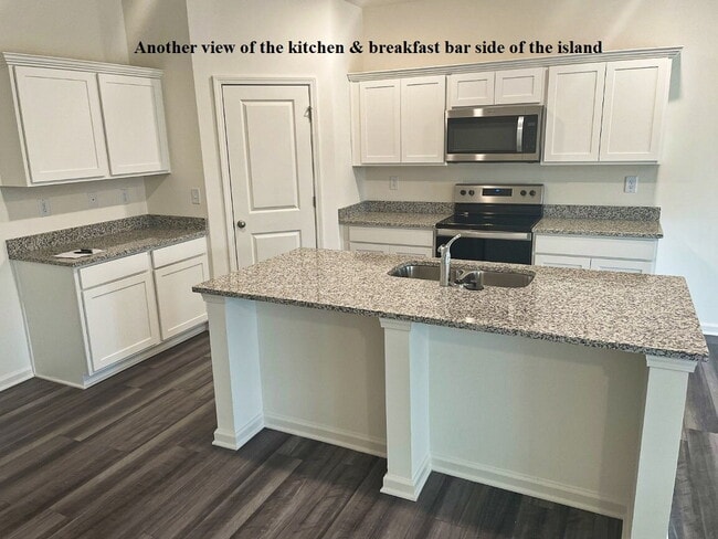 Building Photo - Beautiful 4BR
