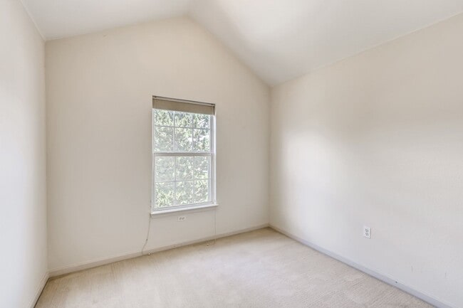 Building Photo - 1 MONTH FREE! Spacious & Light Filled 2-Be...