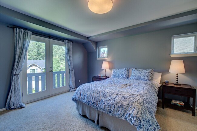 Building Photo - 4Bd/2.5Ba Issaquah House