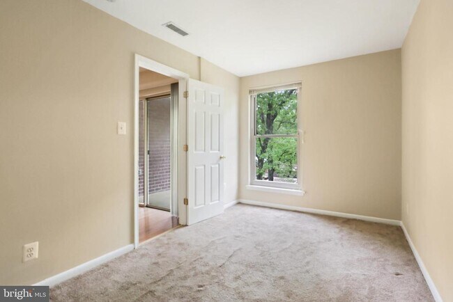 Building Photo - 3308 Woodburn Village Dr