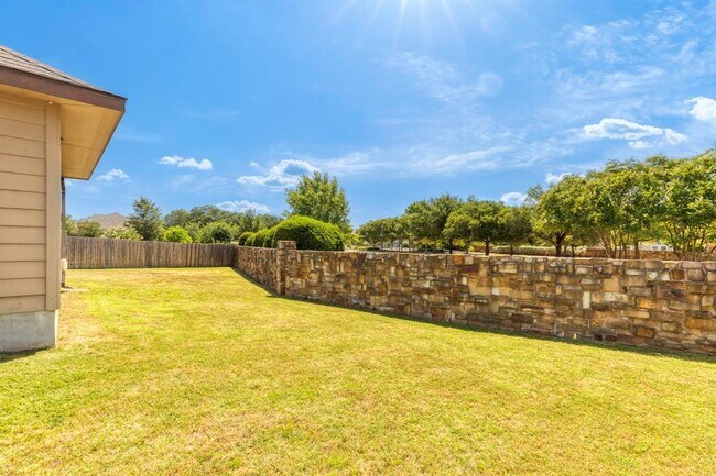 Building Photo - 105 Rock Bluff Ln