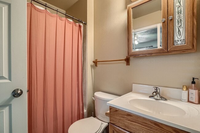 Building Photo - Beautiful 2 bed 1 bath Condo in Aurora