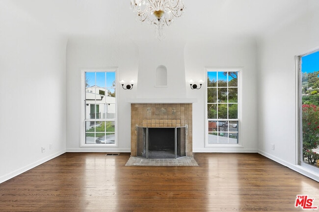 Building Photo - 2132 Cove Ave