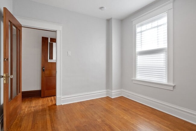 Building Photo - Hi-Pointe Adjacent House!