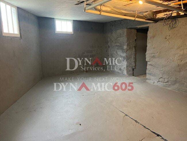 Building Photo - 3BR/1BA Single Family House For Rent