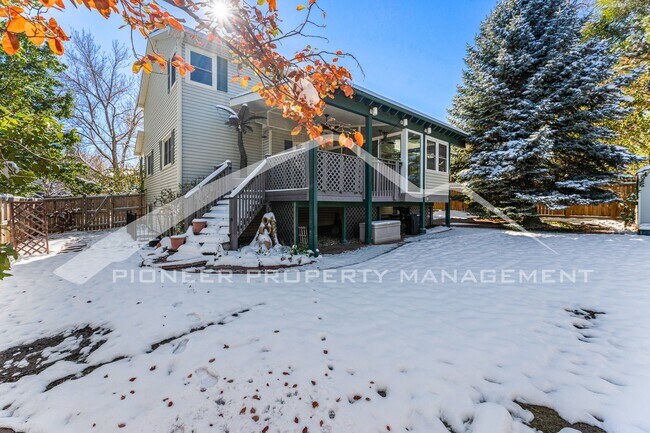 Building Photo - Beautiful Home with Fenced Back Yard and Cozy Fireplace
