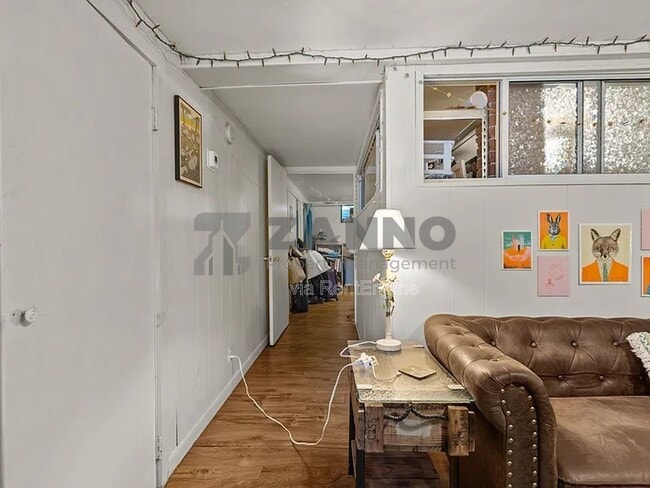 Building Photo - 35 Bowen St