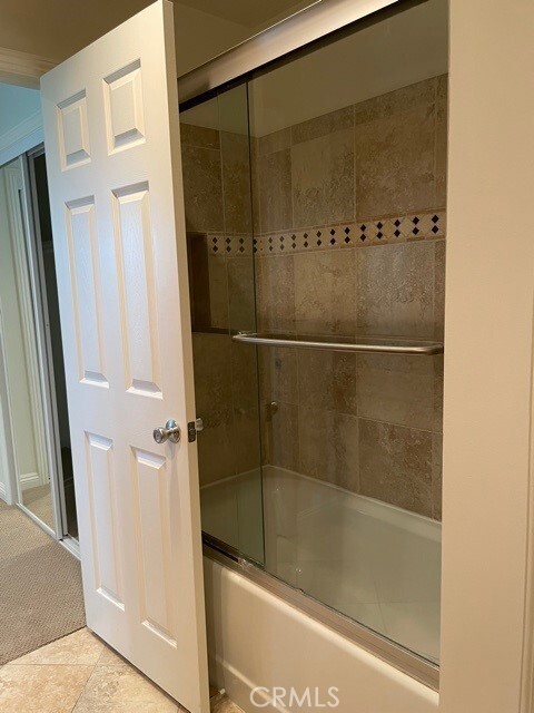 Building Photo - 733 Lake St