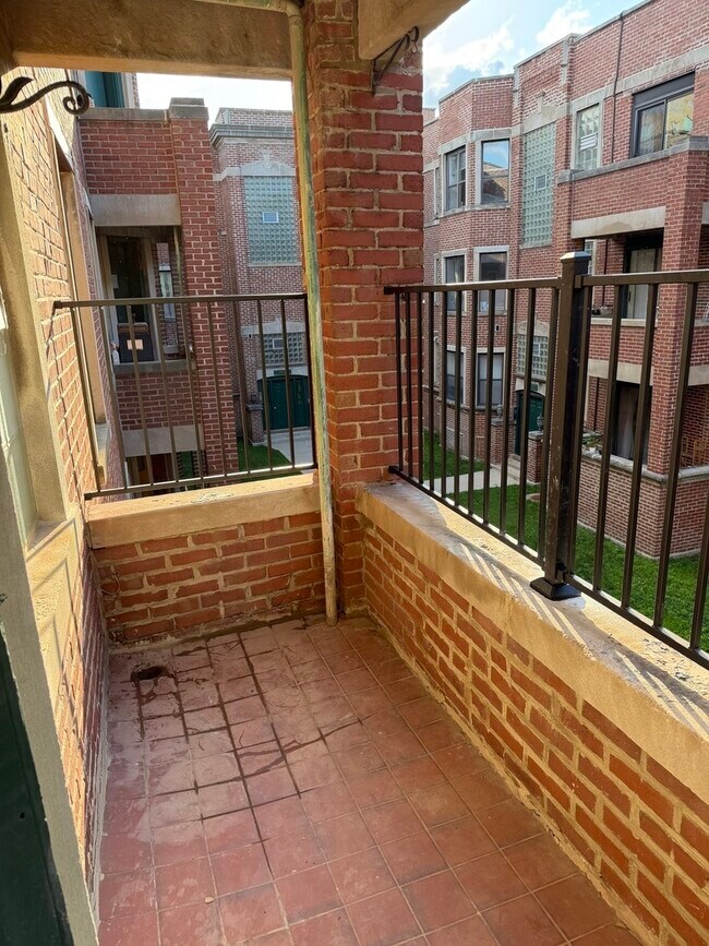 Building Photo - 6108 S Dorchester Ave