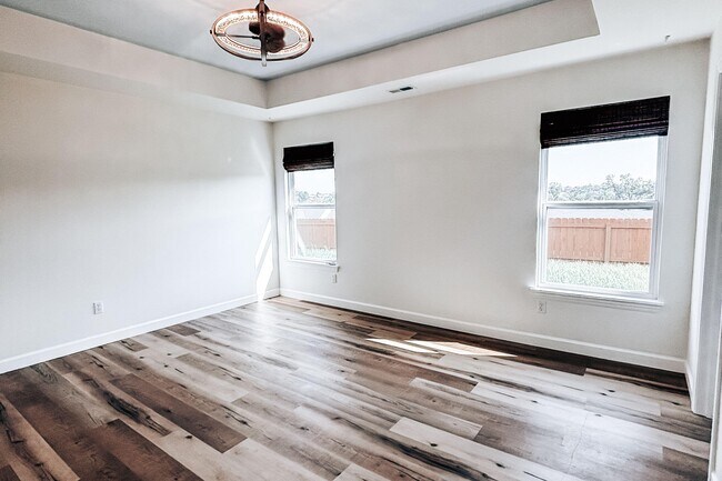 Building Photo - 708 Promenade Dr