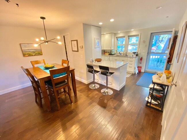 Building Photo - 3 Bedroom Condo in South Burlington VT Available 2/1/26!