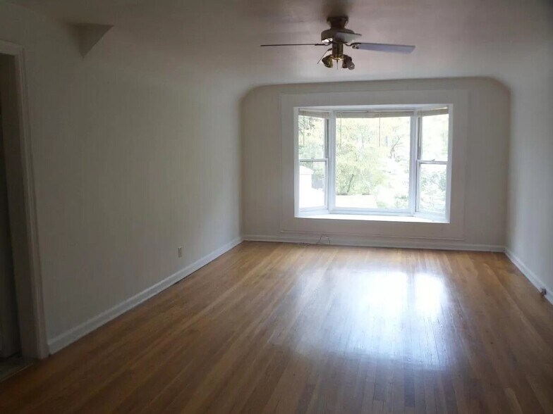 Building Photo - 227 Garden Ln