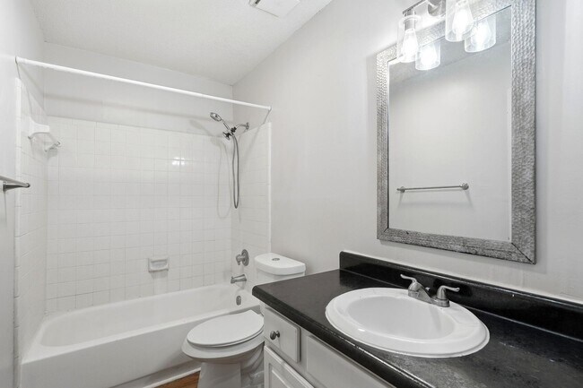 Building Photo - 1844 Larette Dr