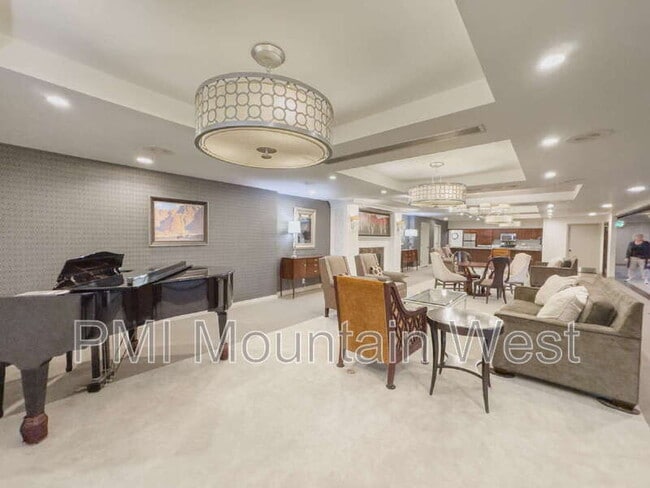 Building Photo - 171 E 3rd Ave