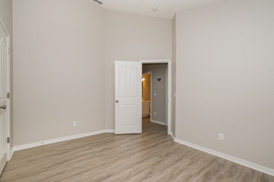 Building Photo - 5660 Paddock Trail Dr