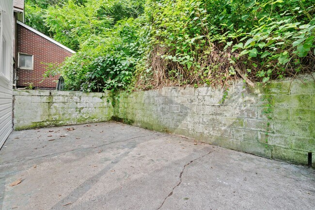 Building Photo - MOVE-IN SPECIAL! 50% OFF 1ST MONTH OF RENT...