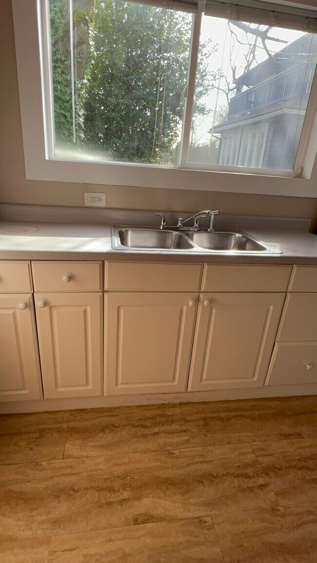 Building Photo - 5006 8th Ave NE