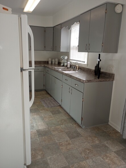 Building Photo - 914 Belton Ave