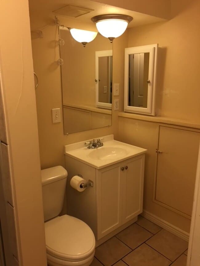 Building Photo - Walk-Out Basement 2 Bed in Golden – All Ut...