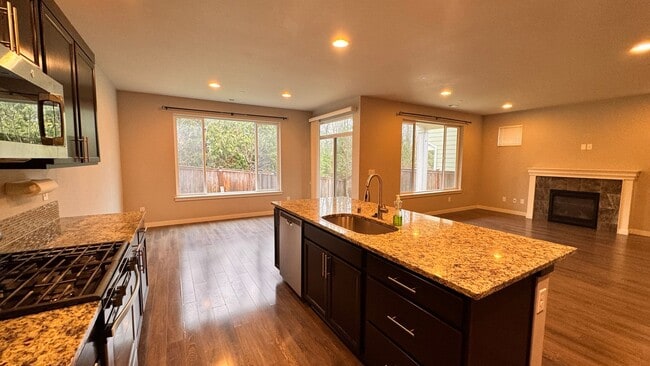 Building Photo - 4 bedroom 2.5 bath house in Auburn