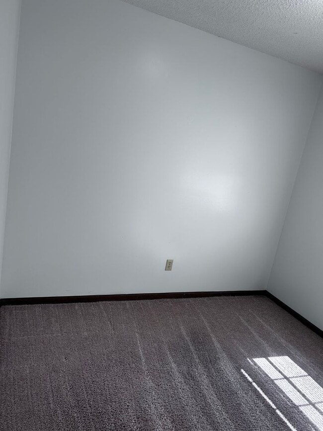 Building Photo - 1601 Cedarbrook Dr