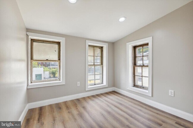 Building Photo - 614 Minor St