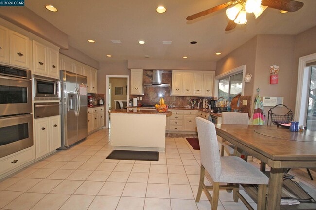 Building Photo - 243 Viewpoint Dr