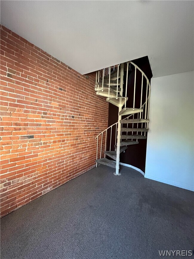 Building Photo - 56 Linwood Ave