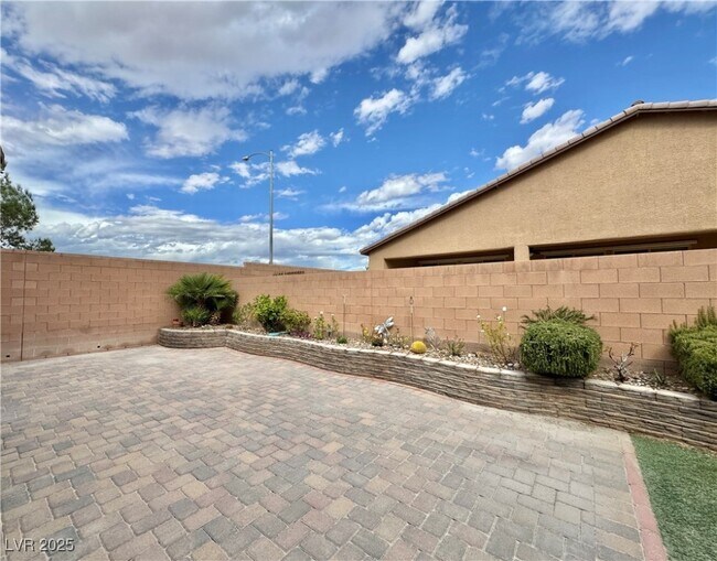 Building Photo - 3369 Graceful Orchid St