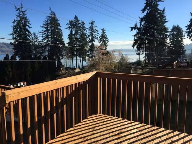 Building Photo - Water View Cabin in Iilahee - Fully Furnished