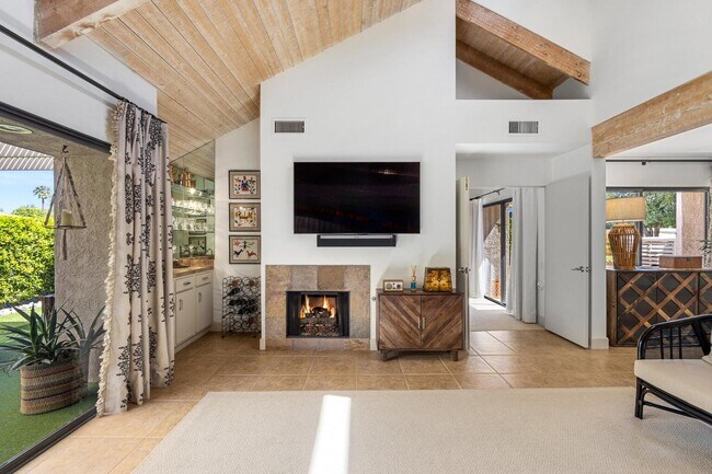 Building Photo - 303 Forest Hills Dr