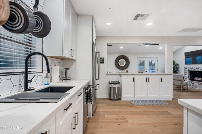 Building Photo - 12216 N 65th St