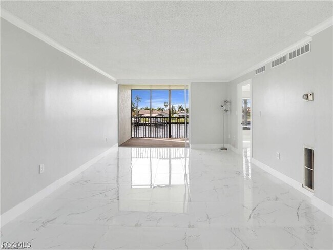 Building Photo - 4280 SE 20th Pl