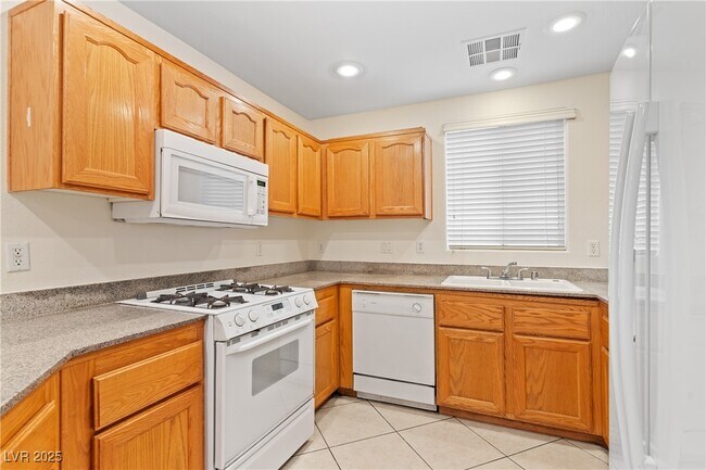 Building Photo - 7268 Vinca Rd