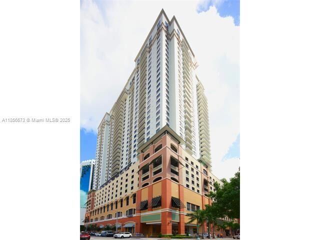 Building Photo - 999 SW 1st Ave