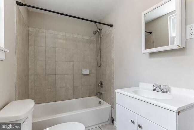 Building Photo - 237 3rd St