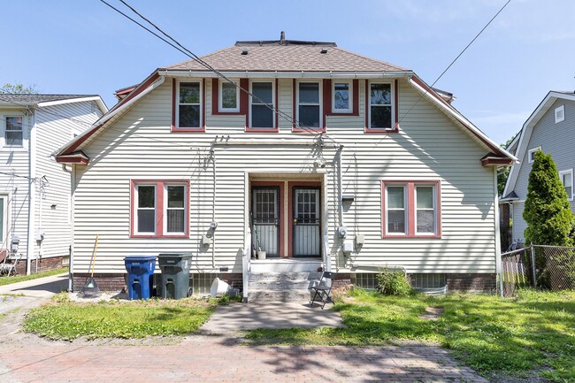 Building Photo - 3300 Dellwood Rd