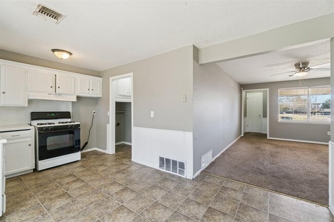 Building Photo - 4009 Vickie Dr