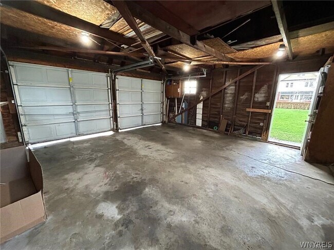 Building Photo - 175 12th Ave