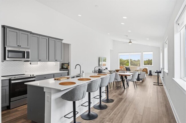 Building Photo - 1108 Chapote Ter