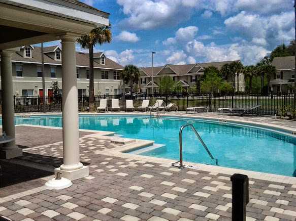 Building Photo - Beautiful Furnished 2/2.5  Pool View Condo x Rent Close to Universities.