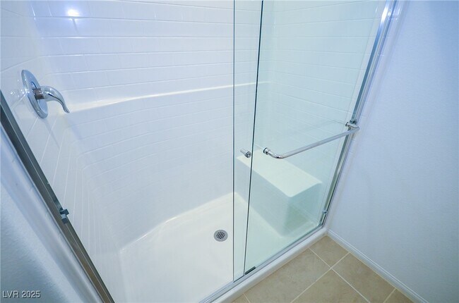 Building Photo - 5401 Lynn Crk Ave