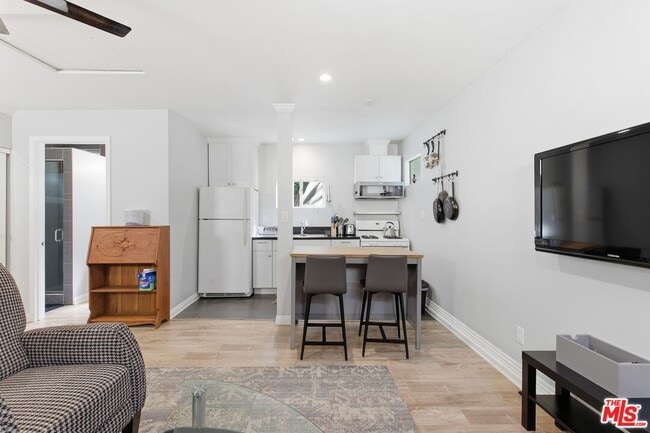 Building Photo - 4276 Kenyon Ave