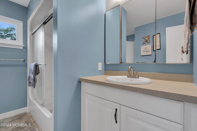 Building Photo - 8 Fern Ct