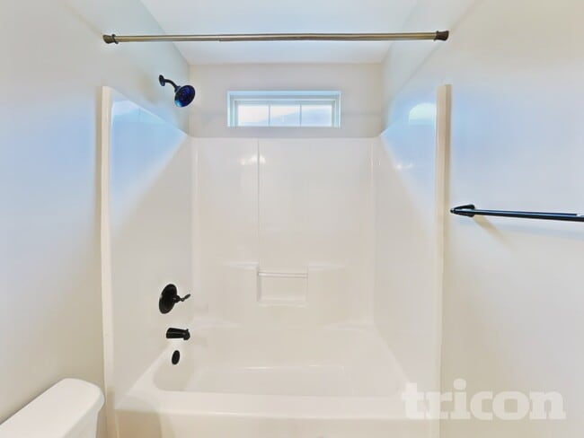 Building Photo - 498 Kirkland Dr