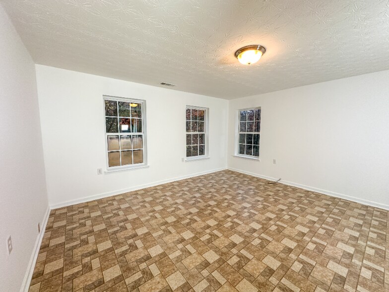 Building Photo - 600 Indian Trail