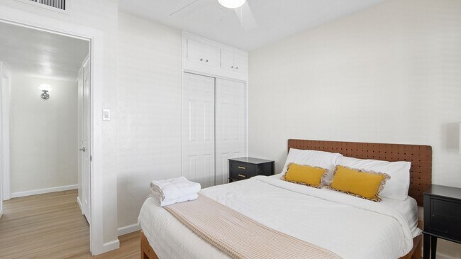 Building Photo - 2929 N 55th Pl