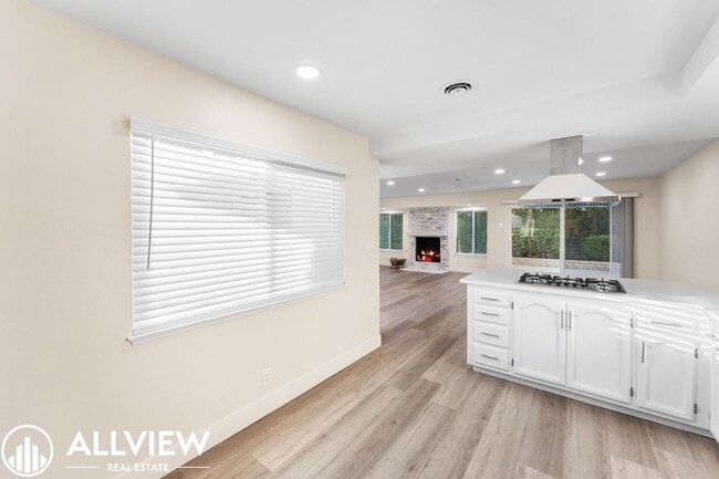 Building Photo - Beautifully Renovated 3-Bedroom Home in Huntington Beach!