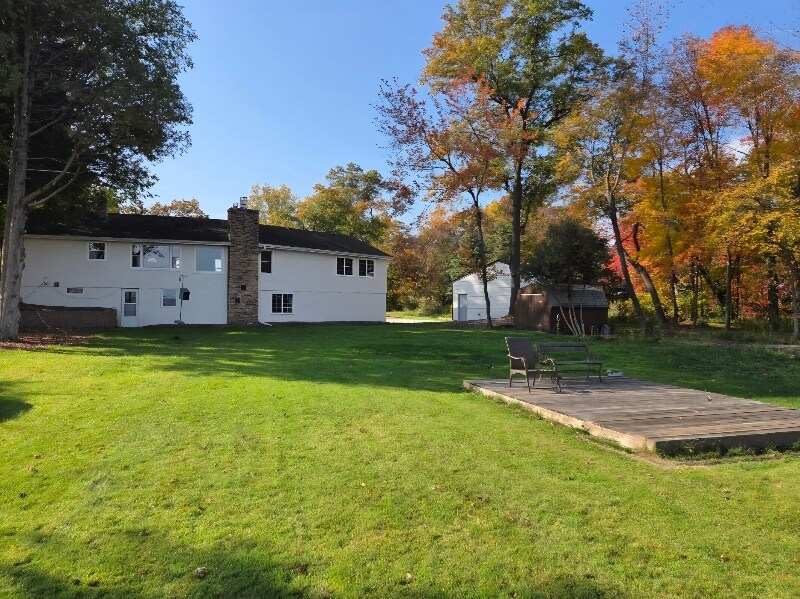 Building Photo - 3311 Interlachen Dr NE